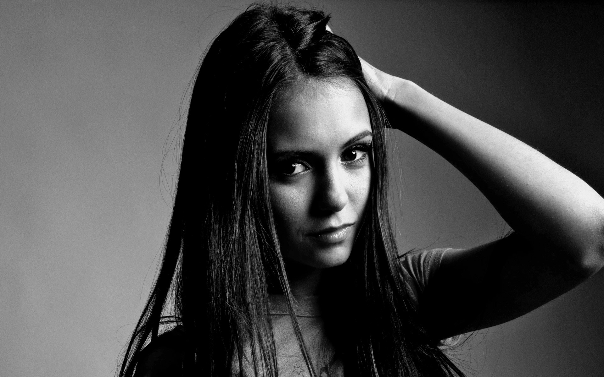 女孩 肖像 女人 单色 时尚 模型 工作室 性感 魅力 单 成人 脸 眼睛 裸体 头发 埃琳娜吉尔伯特