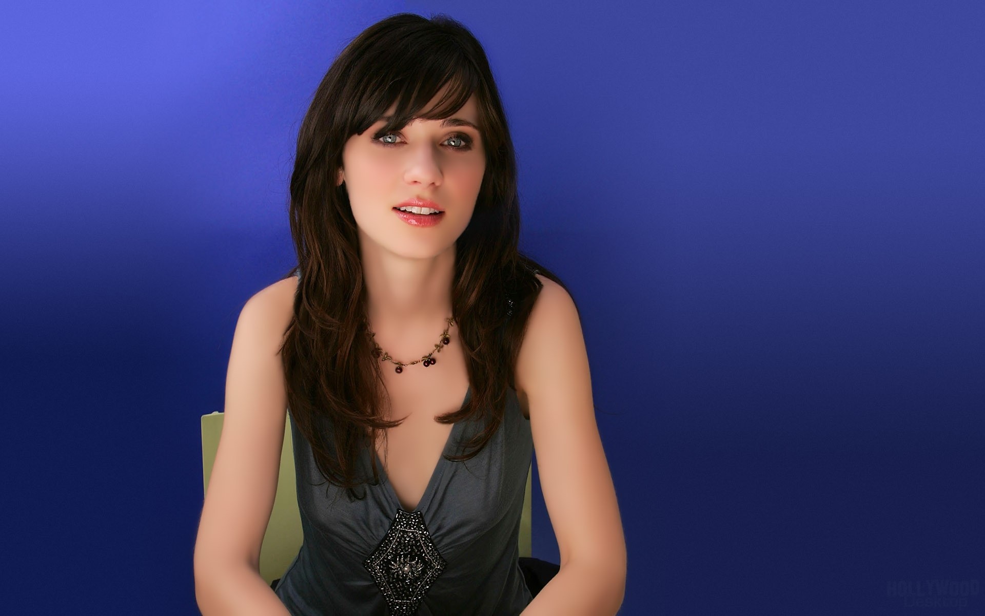 女人 时尚 漂亮 女孩 可爱 肖像 性感 年轻 魅力 录音 歌手