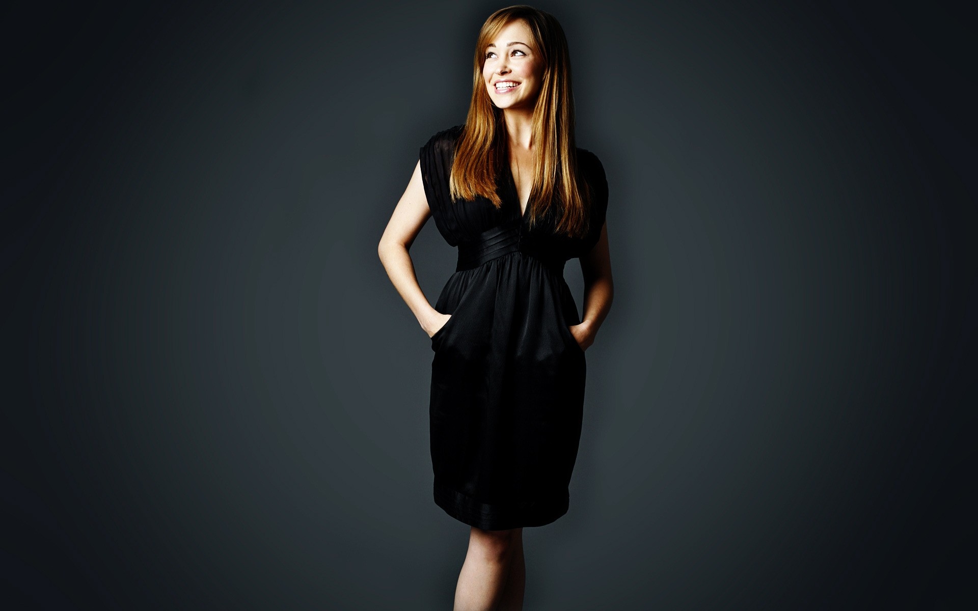 女人 时尚 肖像 魅力 性感 女孩 可爱 漂亮 工作室 模型 一个 秋季立管 演员 名人 微笑的脸 妇女