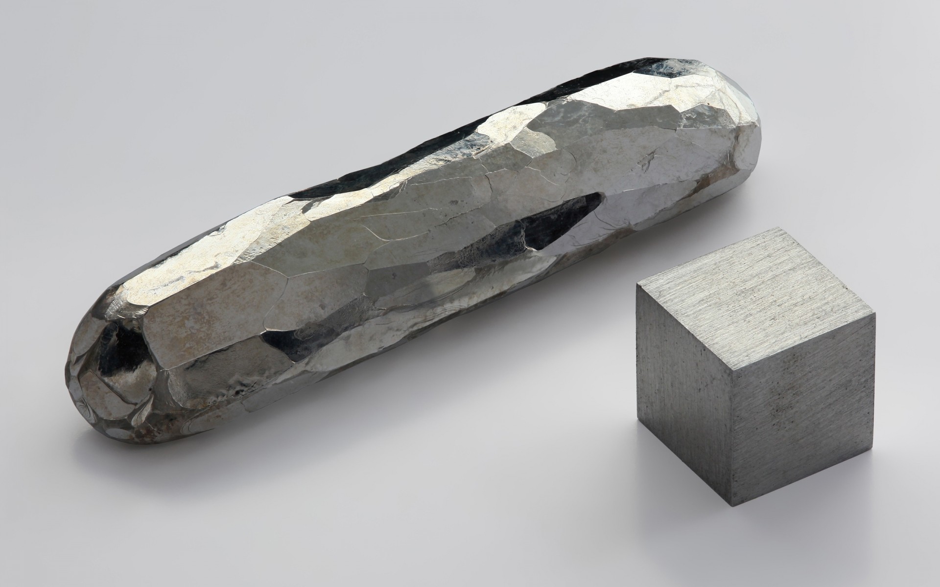 珍贵的 玻璃的 绝缘的 珠宝的 一个 豪华的 石头的