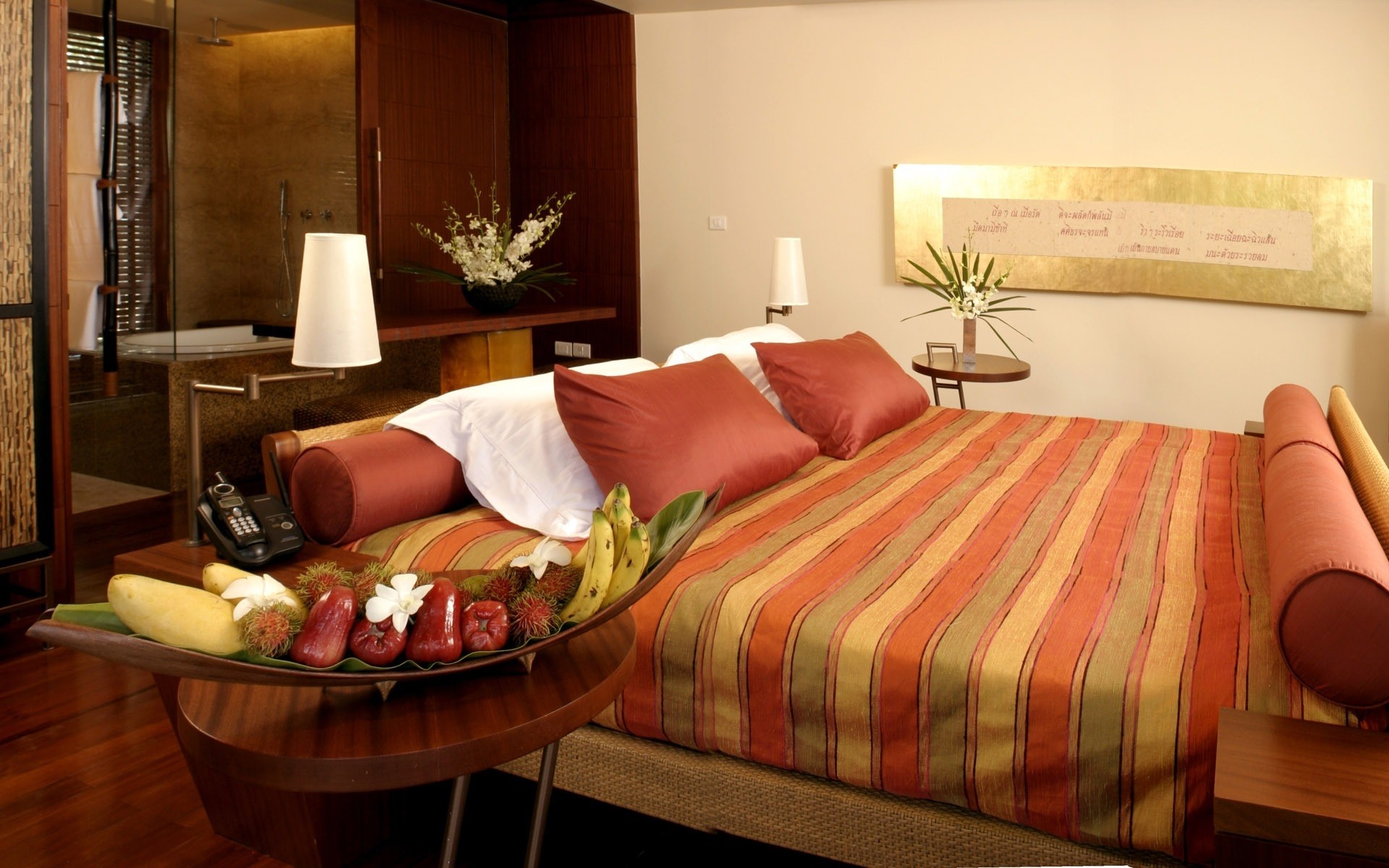 家具 房间 床 室内 卧室 室内设计 酒店 地方 桌子 房子 灯 房子