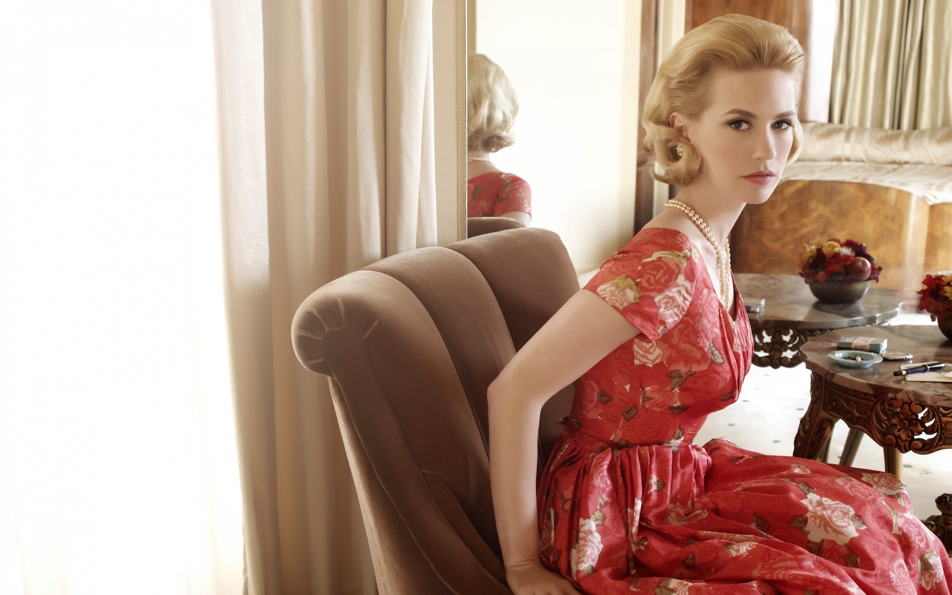 女人 房间 室内 成人 家具 女孩 单 时尚 沙发 坐 美丽 豪华 家庭