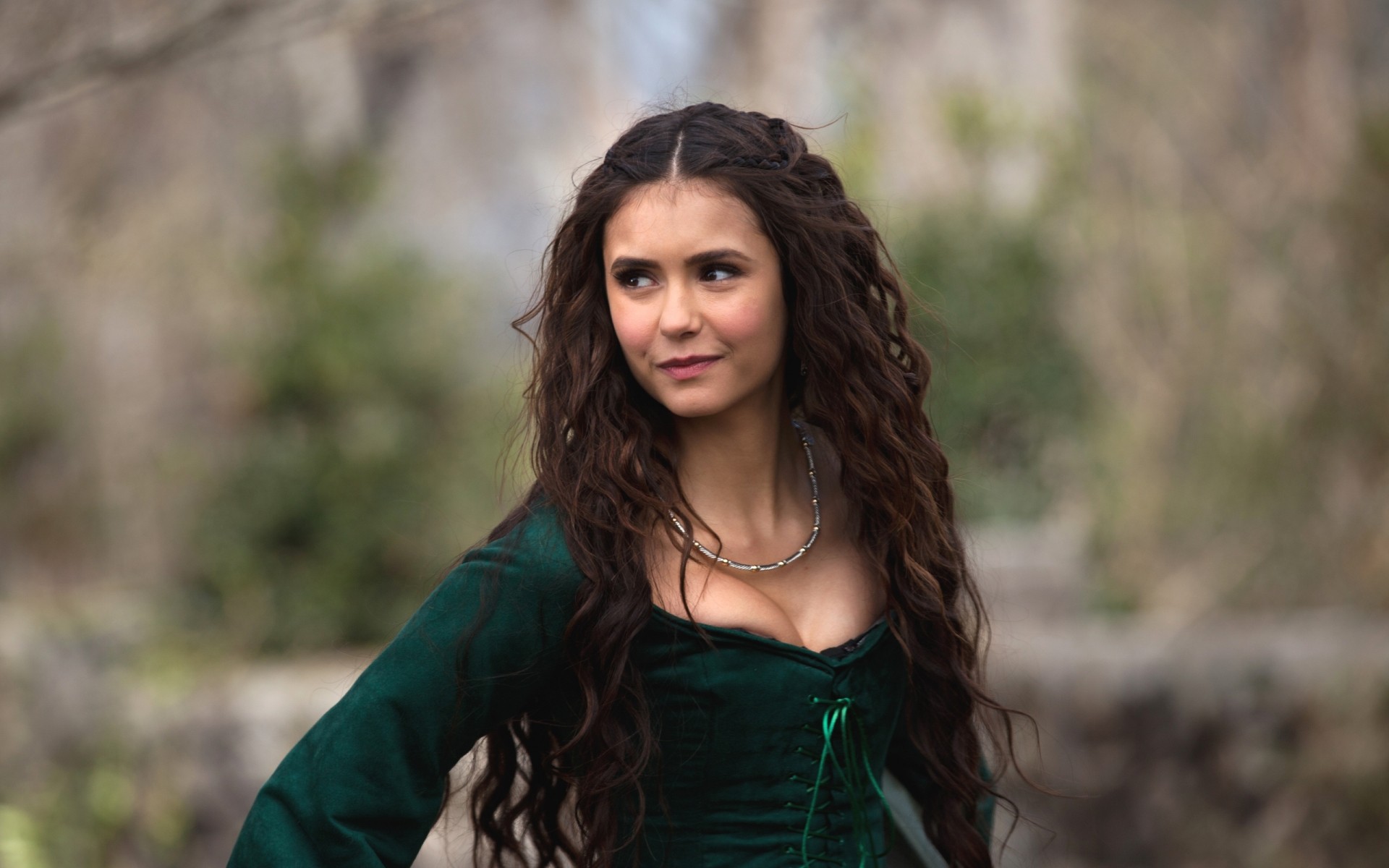 自然 户外 女人 肖像 女孩 时尚 夏天 秋天 漂亮 好天气 一个 吸血鬼 女演员 微笑