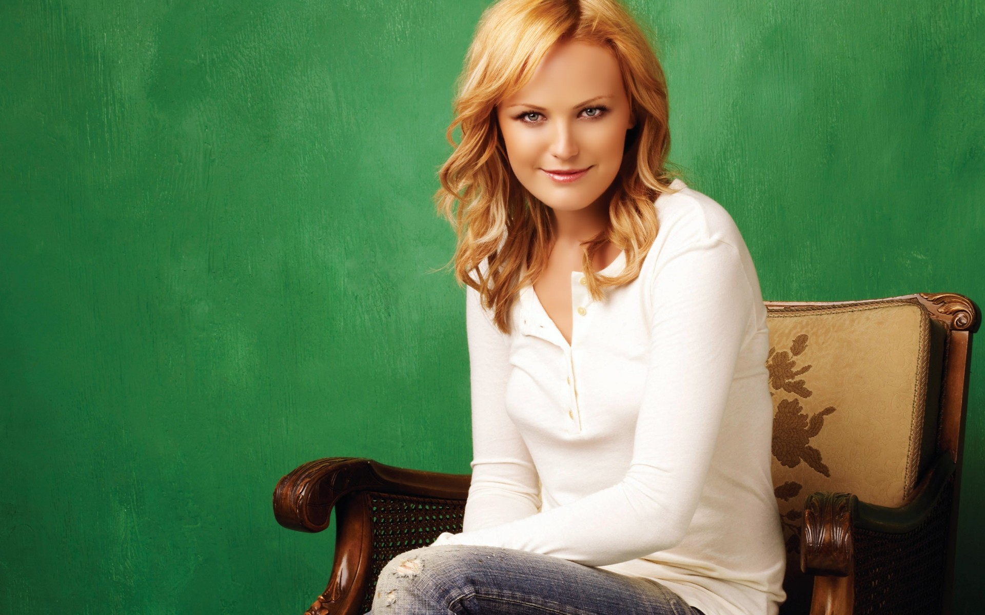 女人 单身 肖像 成人 穿着 室内 坐着 女孩 女演员 照片 图片 照片