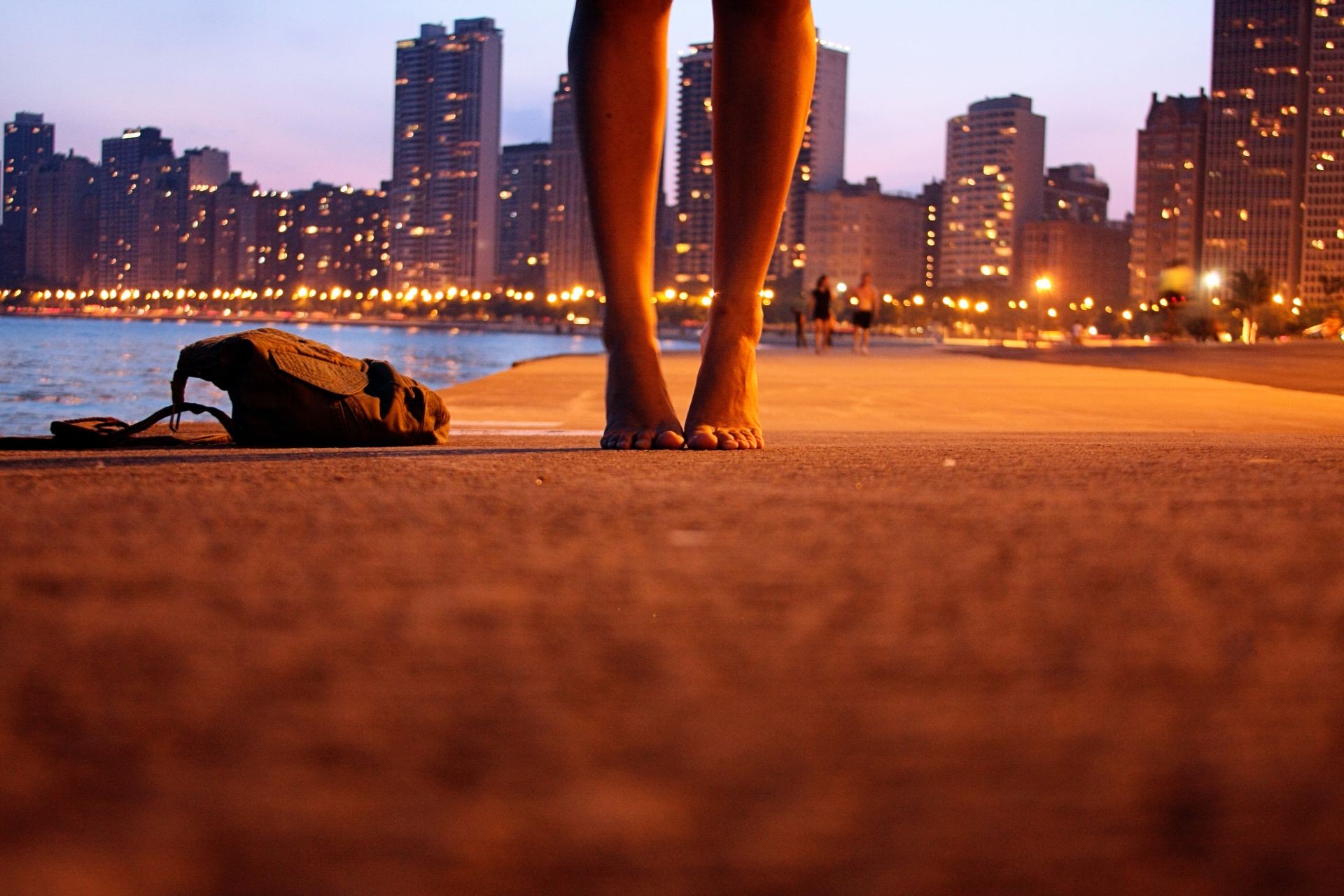 海滩 城市 日落 海 晚上 水 旅游 海 海洋 光 城市 街道 暮光之城 房子 摩天大楼 反射 黎明 城市 建筑 天际线