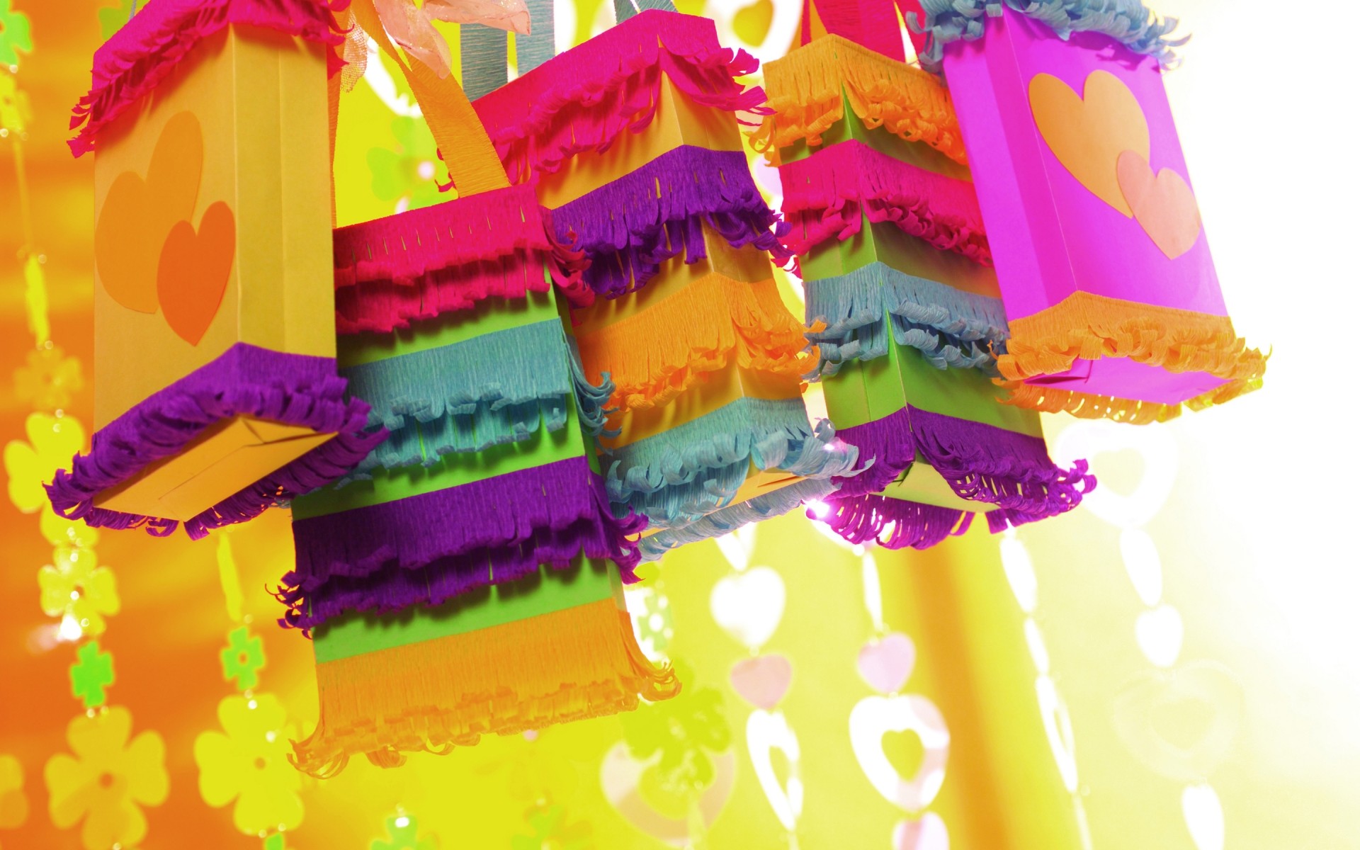 有趣 明亮 设计 装饰 颜色 纸张 假日 五彩纸屑 桌面 背景 袋子 礼品