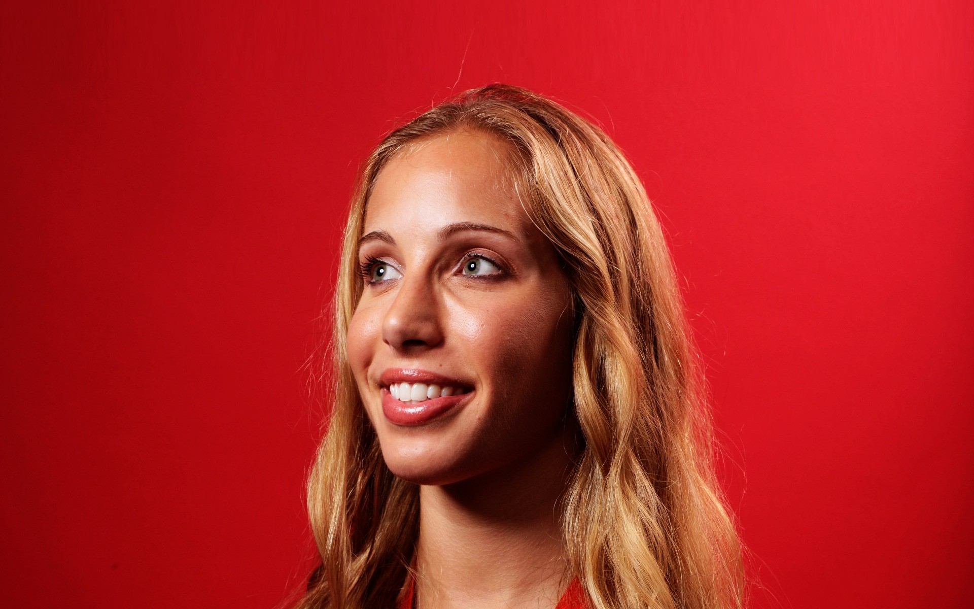 女人 肖像 时尚 一个 漂亮 穿 佩剑 微笑 笑 zagunis mariel