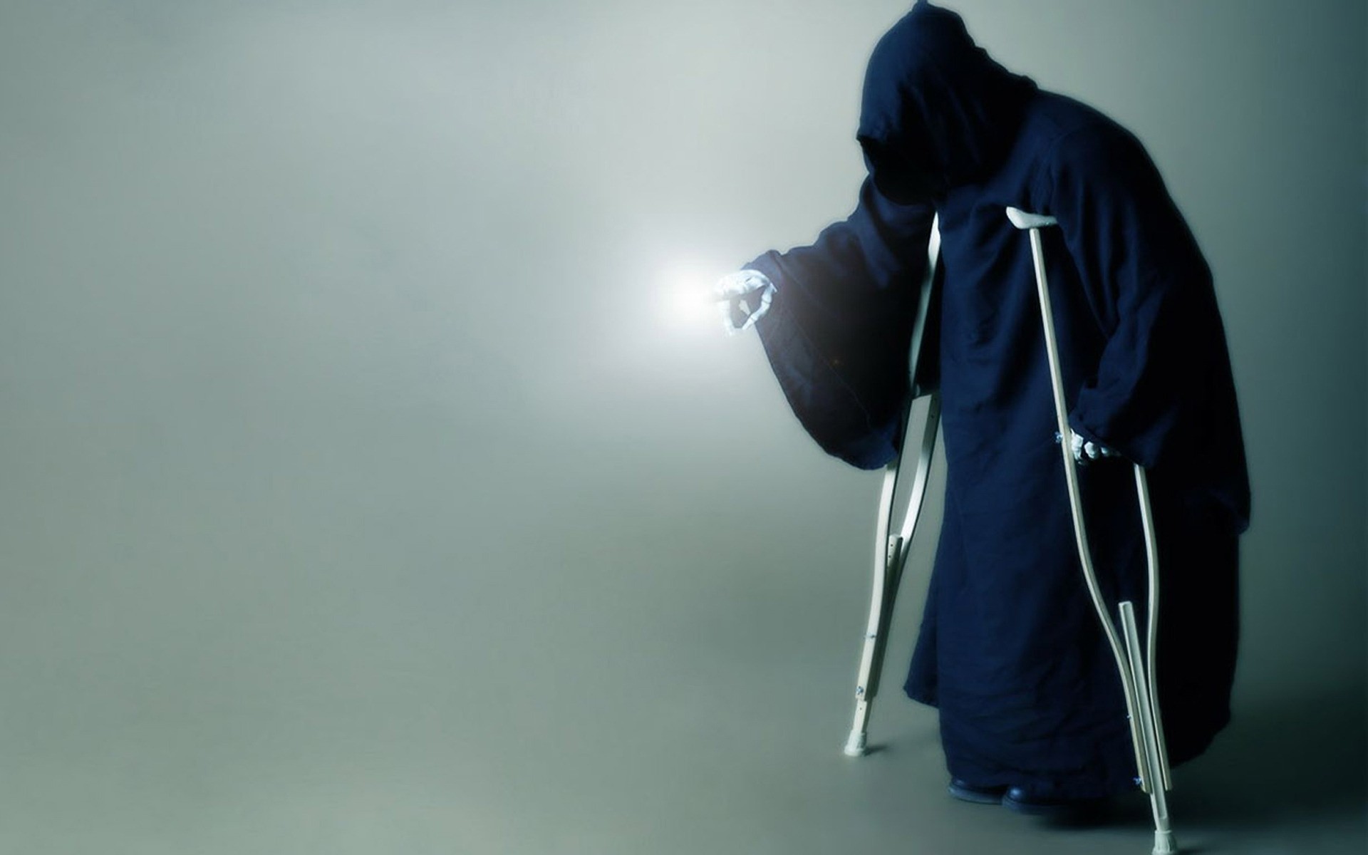 一个 男人 成人 肖像 滑稽 喜剧 死亡 光 蓝色 黑色