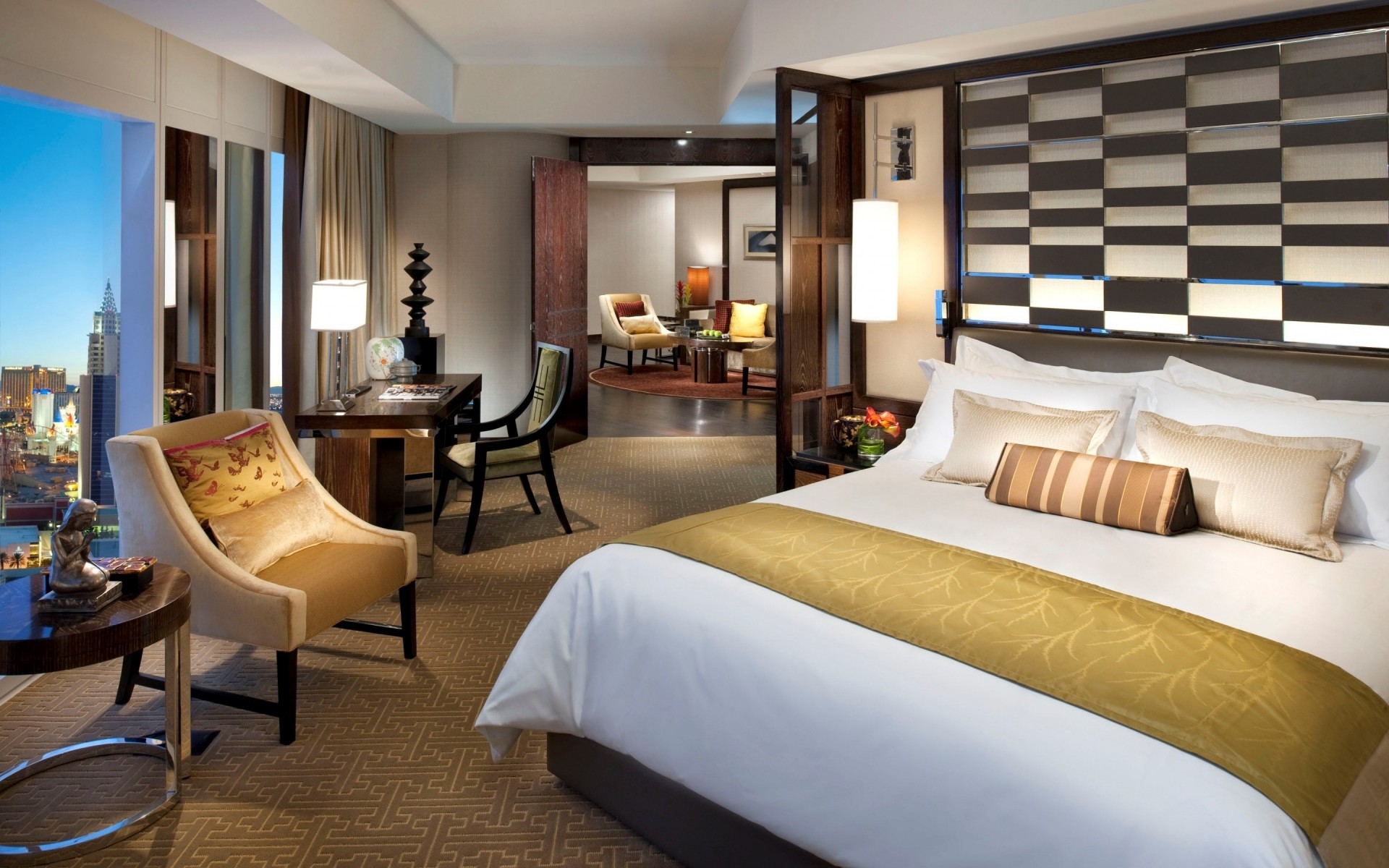 家具 卧室 房间 床 室内 灯 现代 豪华 枕头 室内设计 桌子 酒店 地毯 公寓 窗户 住宅 椅子 家庭 地板 家庭 扶手椅 椅子