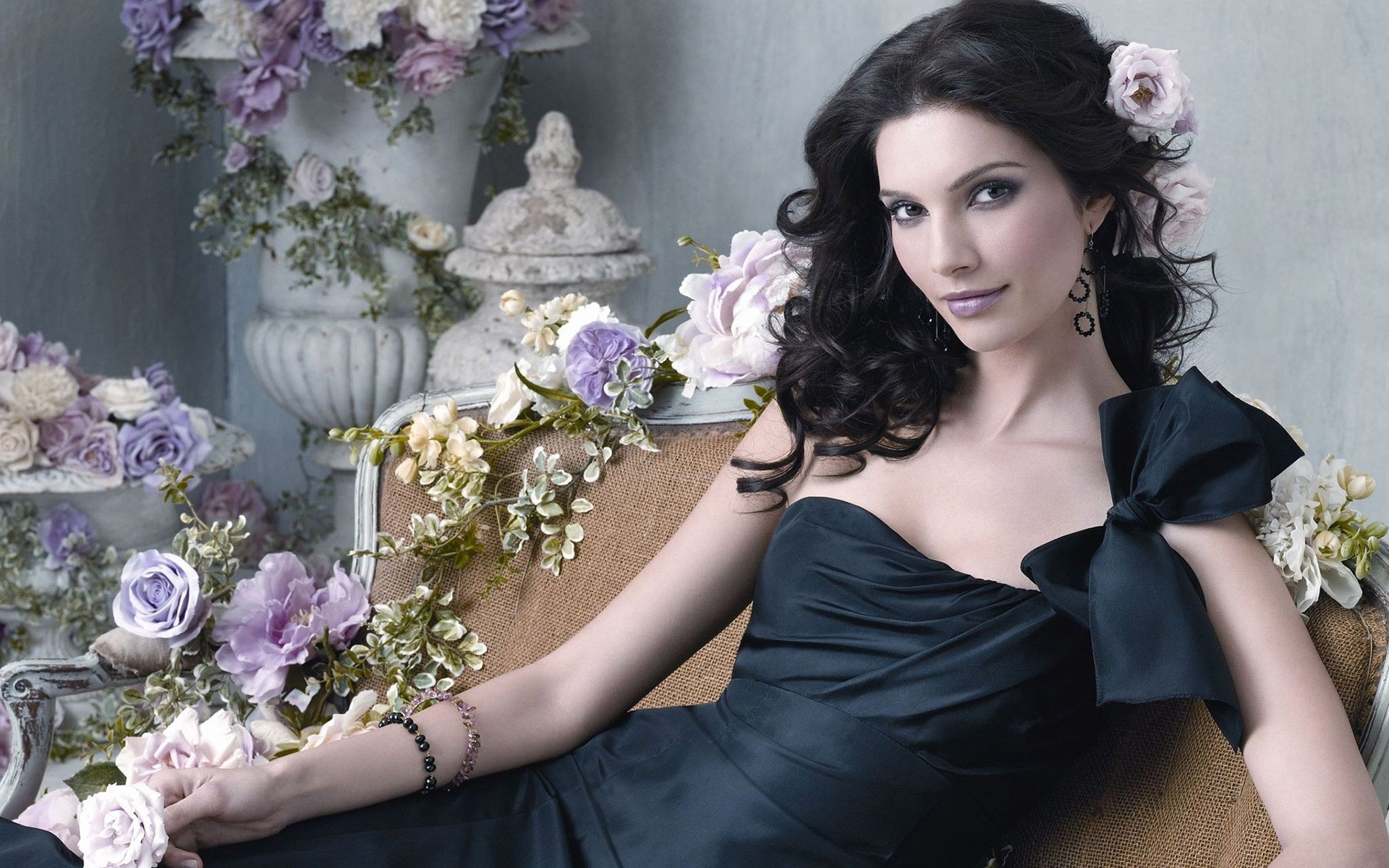 新娘 花束 婚礼 花 玫瑰 女人 连衣裙 美丽 插花 面纱 时尚 肖像 优雅 成人 仪式 浪漫 爱情 模型 新娘 女演员 名人 alana photo garza alana photo garza alana de la garza