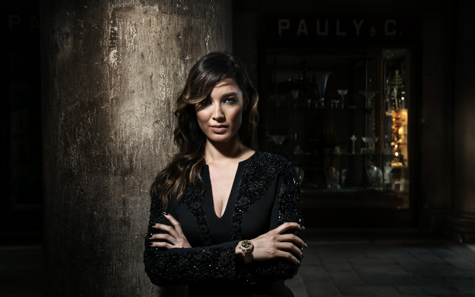 女人 肖像 时尚 单 穿 成人 模型 室内 黑暗 女孩 女演员 berenice marlohe 名人 名人