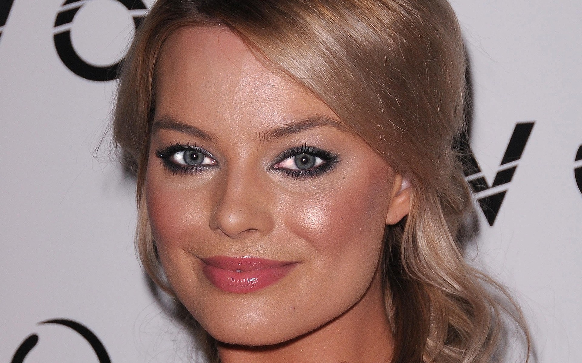 女人 时尚 促销 玛戈特*罗比