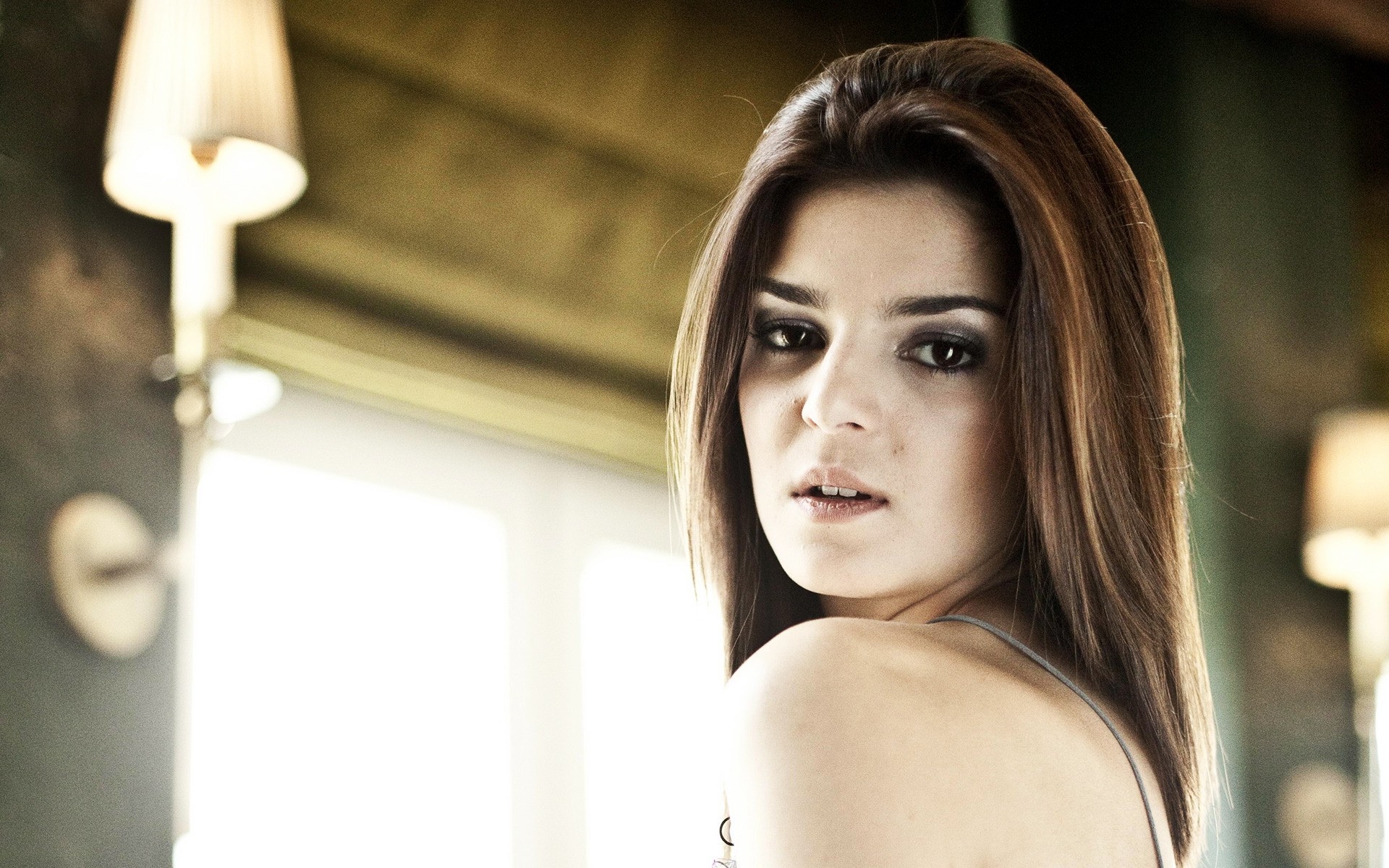 女人 女孩 肖像 室内 成人 时尚 claro lago