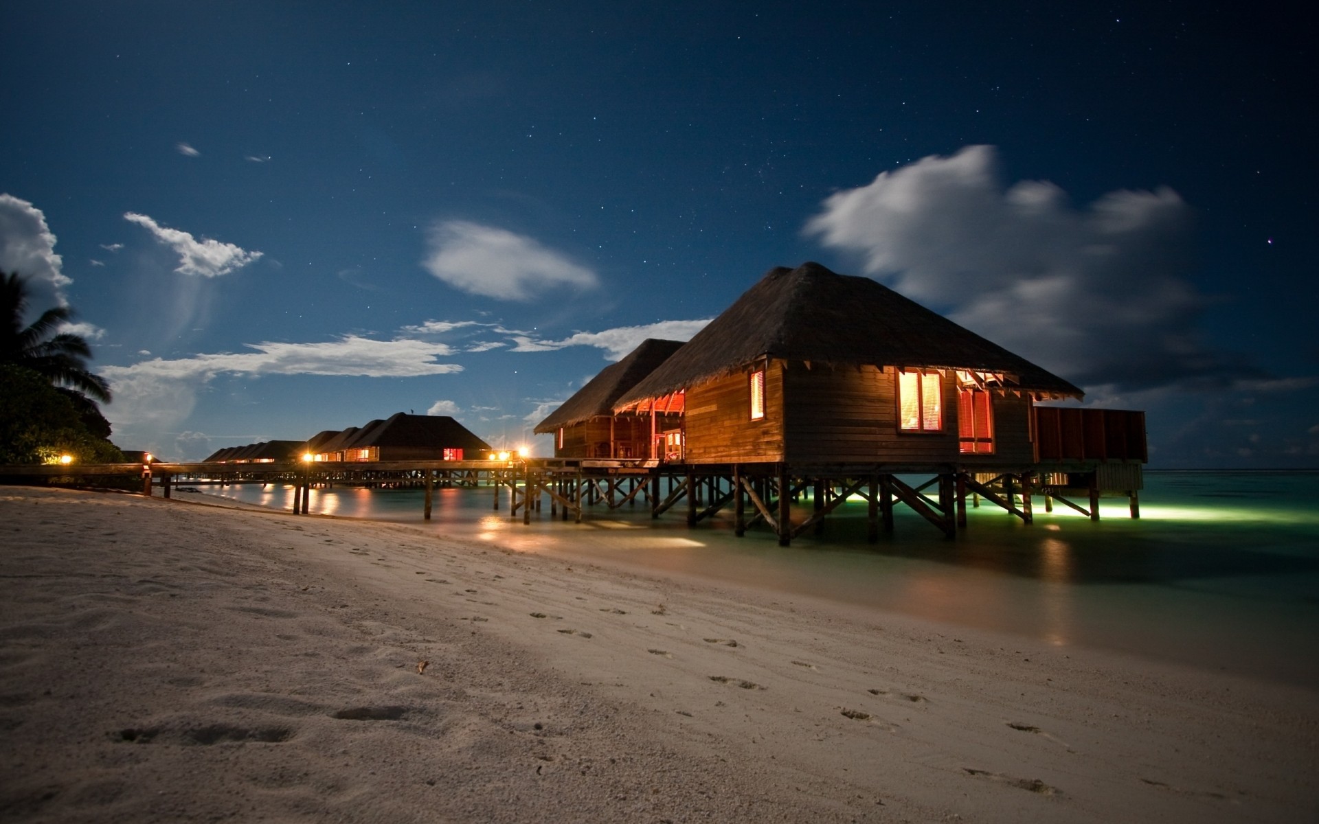 海滩 海 海洋 水 旅游 日落 海 黎明 度假村 房子 天空 光 晚上 度假 酒店 景观 平房 小屋 黄昏 放松 邻居 所以