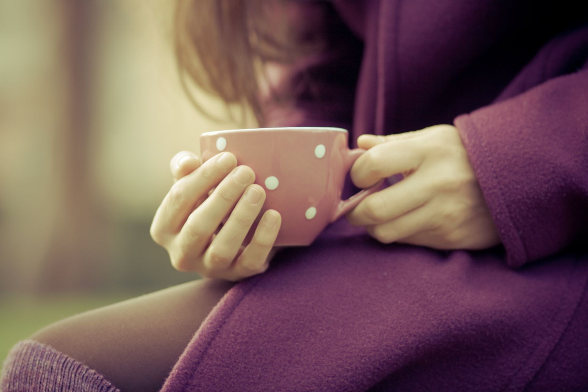 女人 女孩 放松 室内 娱乐 成人 手 一 家庭 房间 产妇 医学