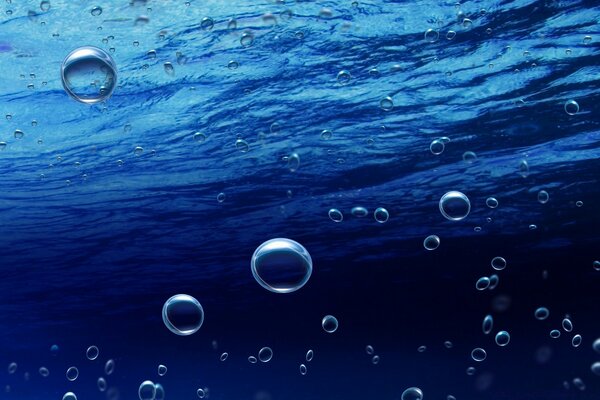 海水中的干净水珠