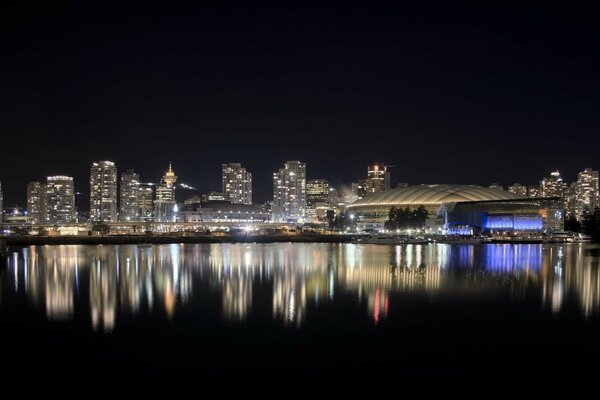 夜晚灯火通明的大都市