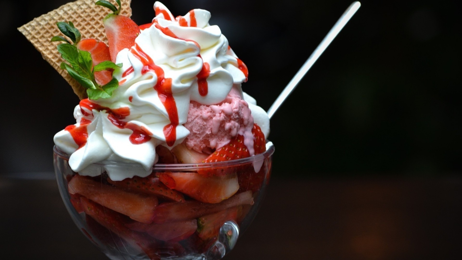 采购产品奶油 甜 巧克力 香草 美味 水果 食物 草莓 冰 奶油 点心 糖 奶制品 浆果 鲜奶油 勺子 冷 冷冻 薄荷