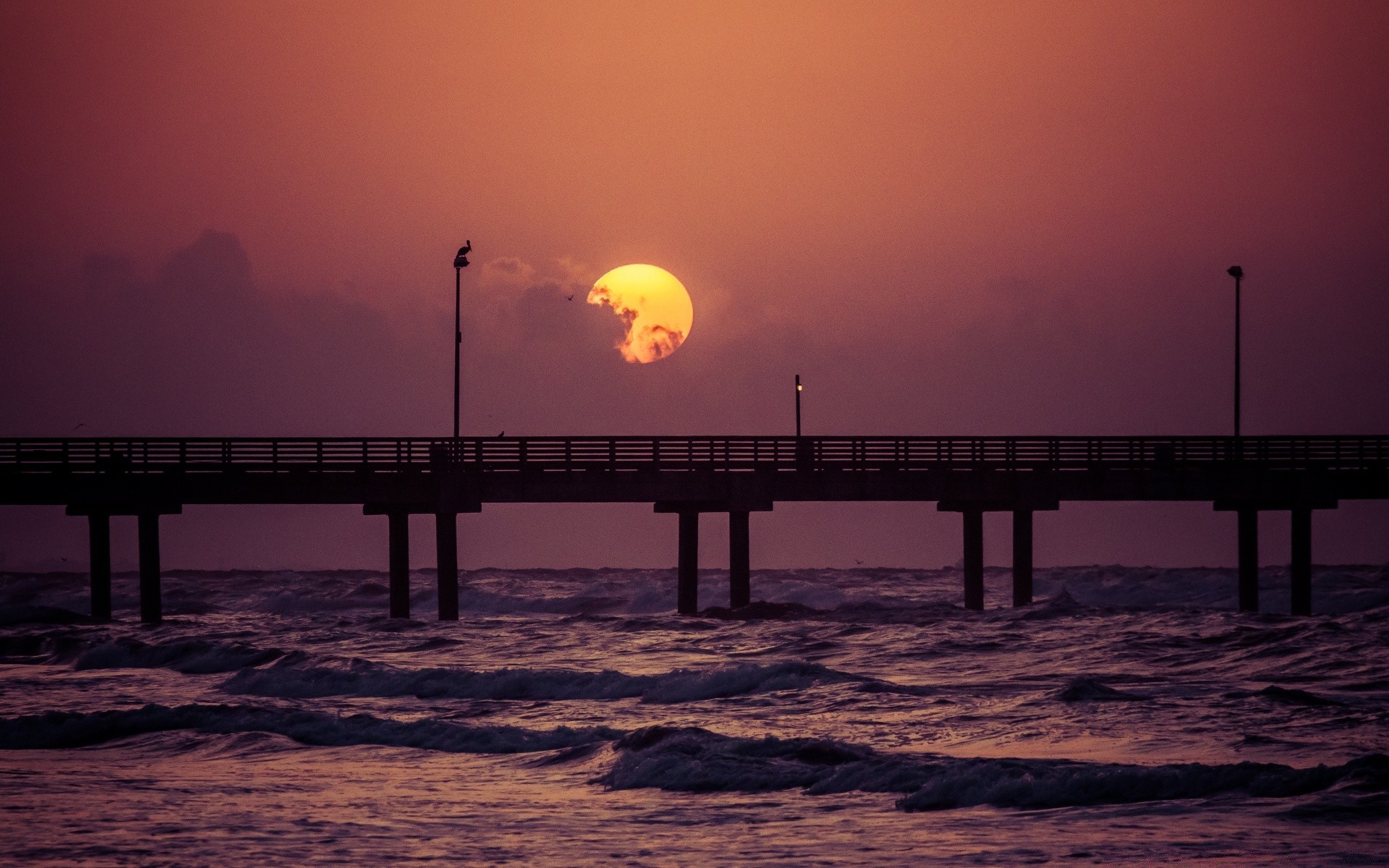 海洋和海洋 日落 水域 黎明 海 桥 海洋 海滩 码头 傍晚 黄昏 天空 太阳 海洋 景观 剪影 码头 旅行