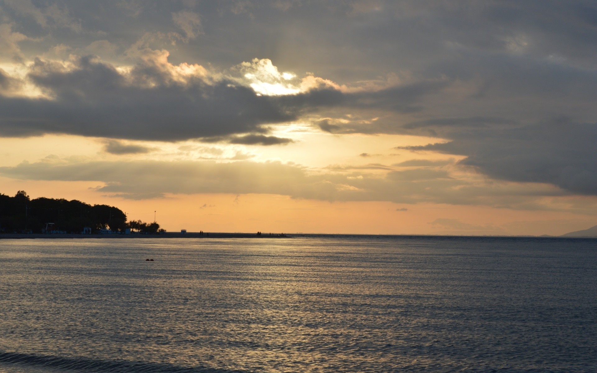海洋和海洋 日落 水域 日出 海滩 景观 海 晚上 黄昏 海洋 天空 太阳 湖 景观 日光 反射