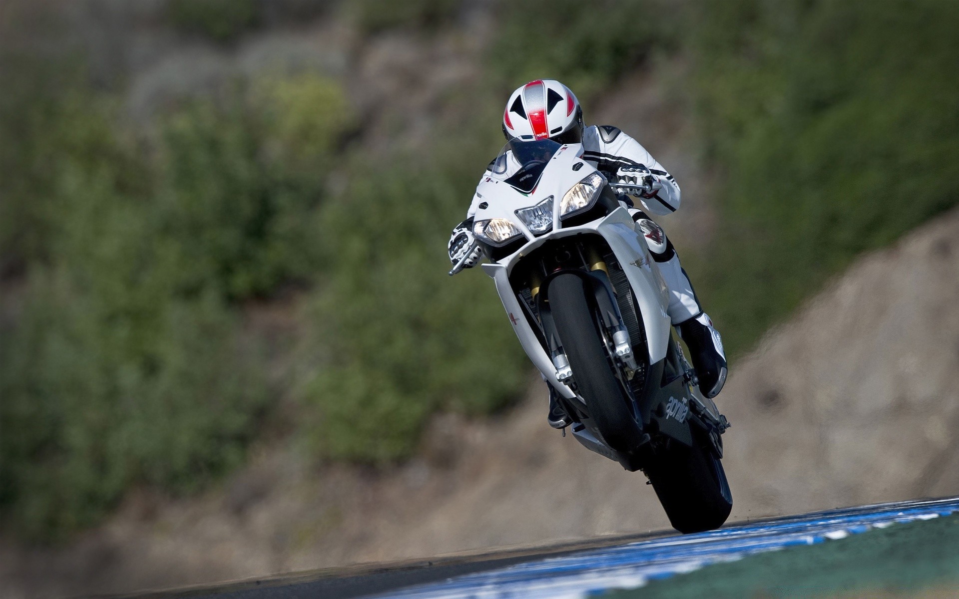 运动 自行车 赛车 骑自行车的人 竞争 头盔 行动 赛车手 汽车 匆忙 车轮 冒险 骑自行车 步道 骑 户外 运动 一个